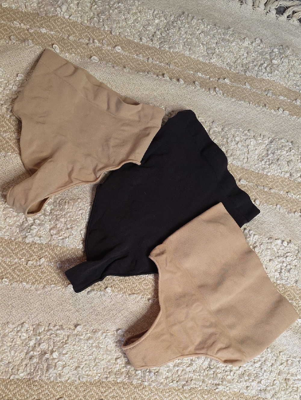 SKIMS NWOT Bundle Of 3 Thong Shapewear Panties Size L/XL Beige And Black